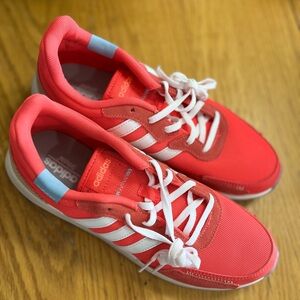Never worn 8.5 Women’s Adidas shoes.  Super adorable!